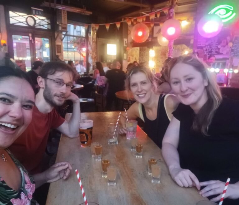 How to Choose the Right Group for Your Travel Style - Londunnit